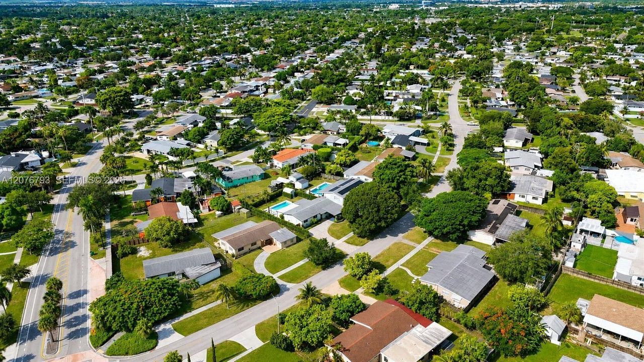 На продажу: $550,000 (3 спален, 2 ванн, 1944 Квадратных фут)