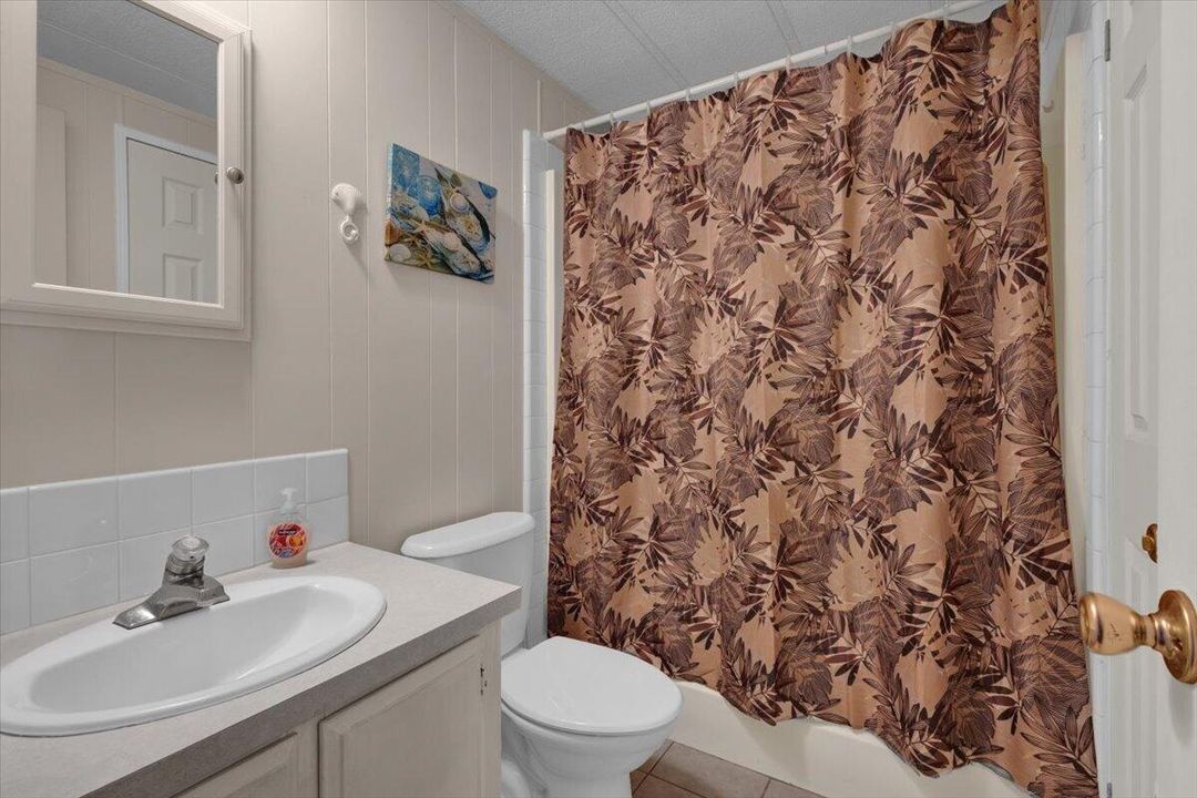 BATHROOM 2