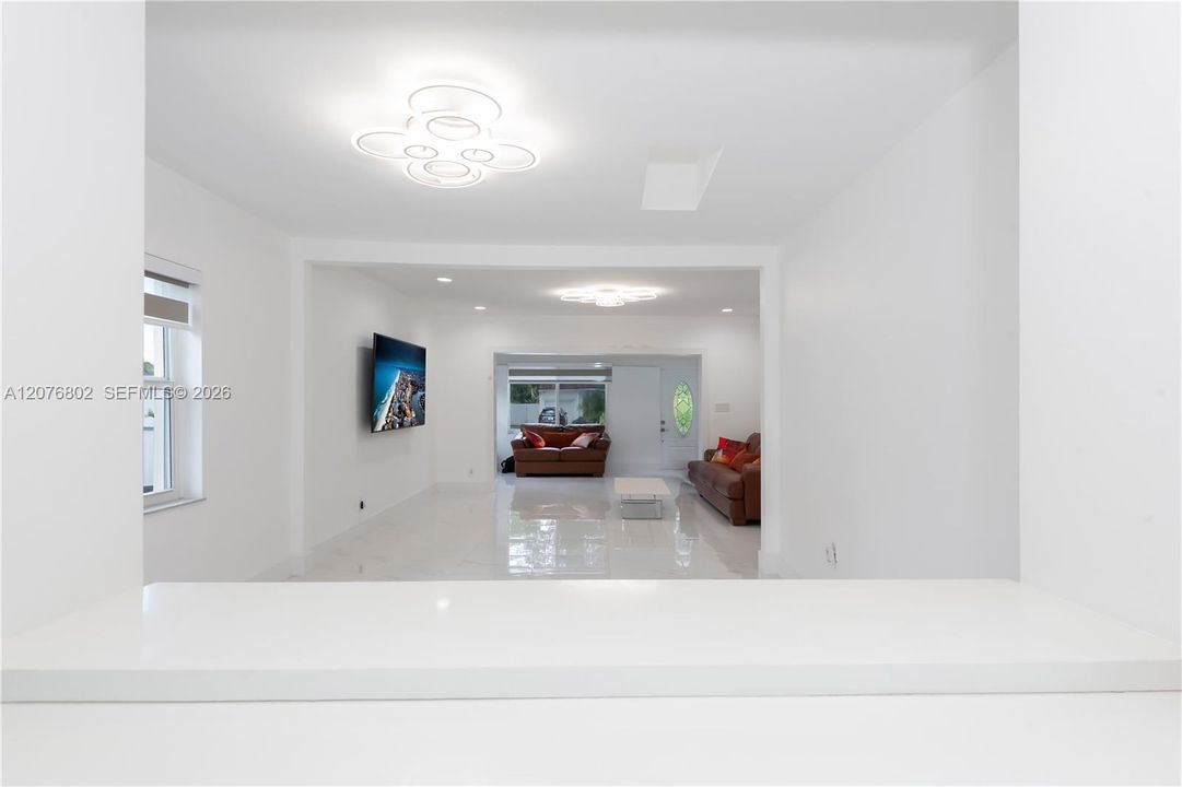 En Venta: $1,150,000 (4 camas, 3 baños, 2838 Pies cuadrados)