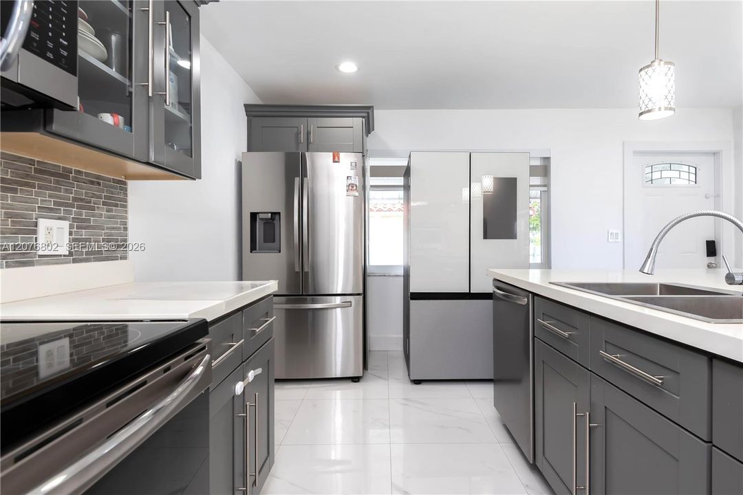 En Venta: $1,150,000 (4 camas, 3 baños, 2838 Pies cuadrados)