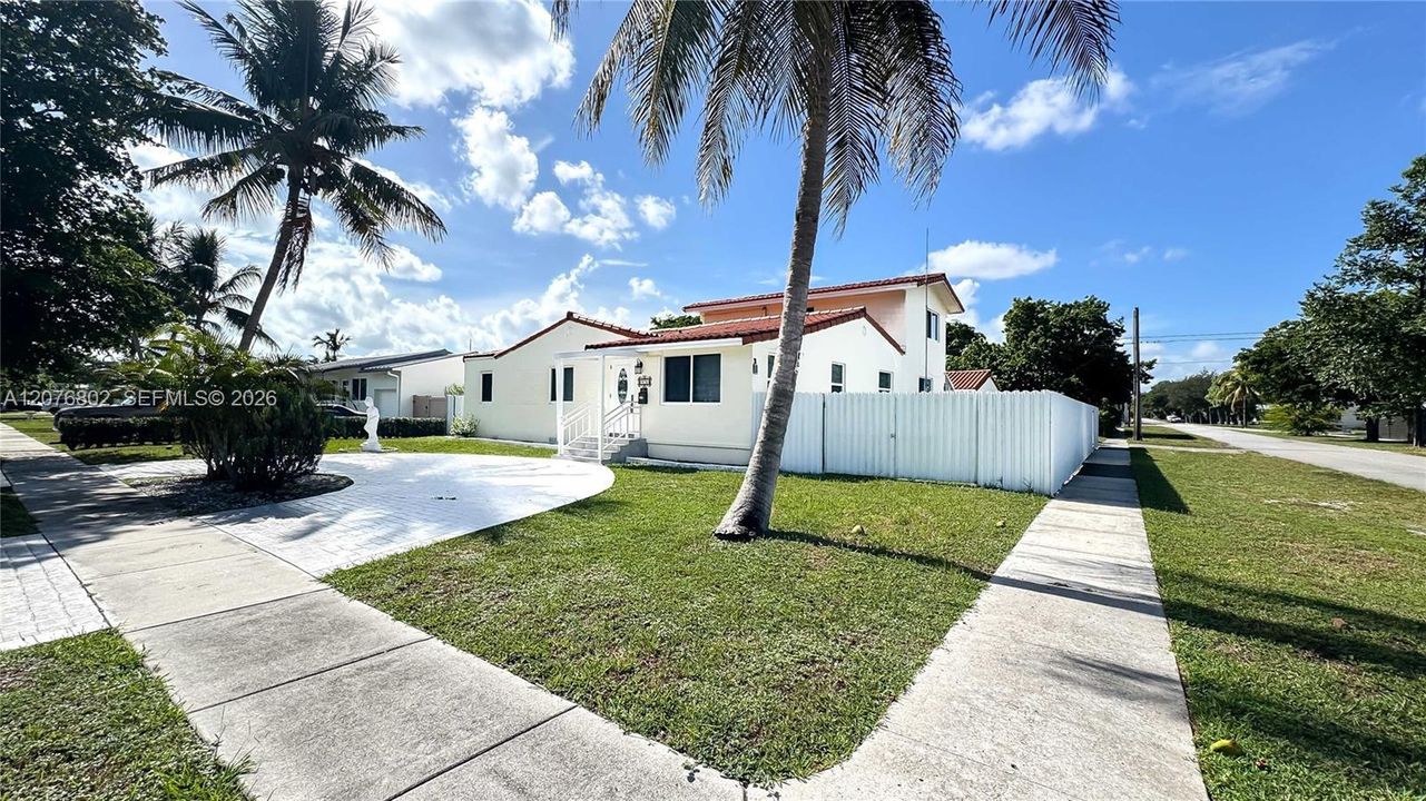 En Venta: $1,150,000 (4 camas, 3 baños, 2838 Pies cuadrados)