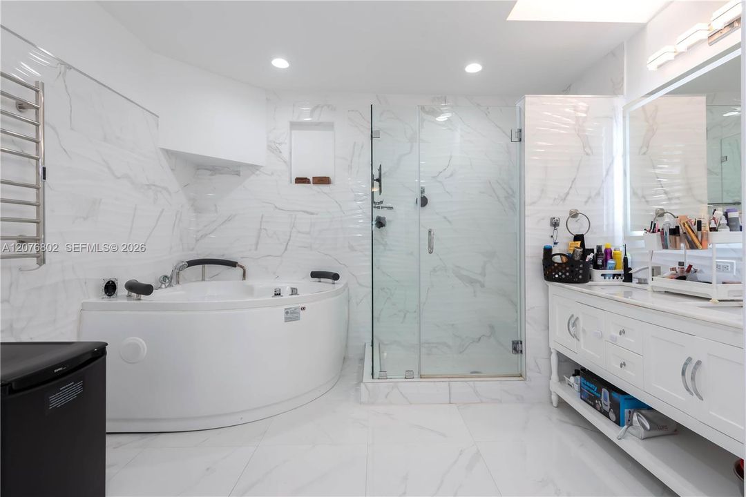 En Venta: $1,150,000 (4 camas, 3 baños, 2838 Pies cuadrados)