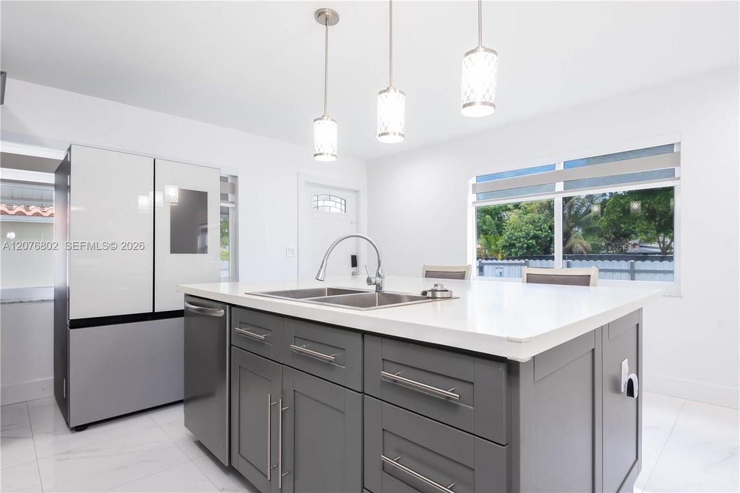 En Venta: $1,150,000 (4 camas, 3 baños, 2838 Pies cuadrados)