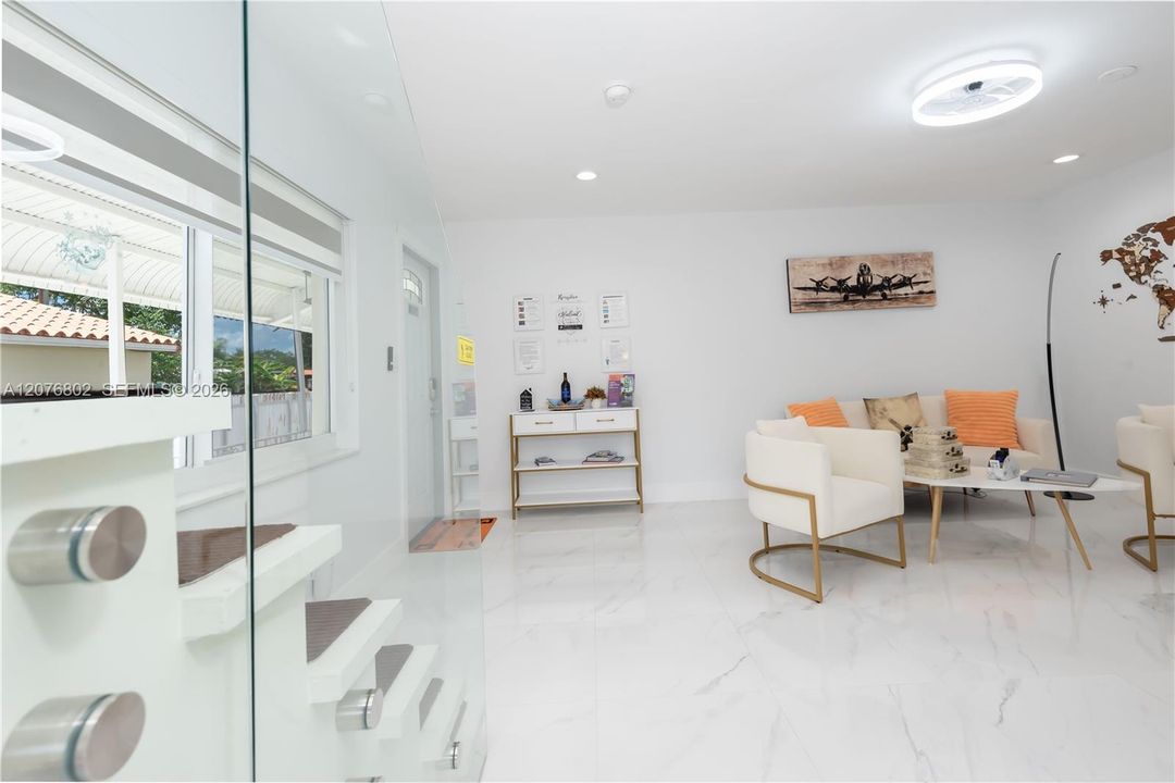 En Venta: $1,150,000 (4 camas, 3 baños, 2838 Pies cuadrados)