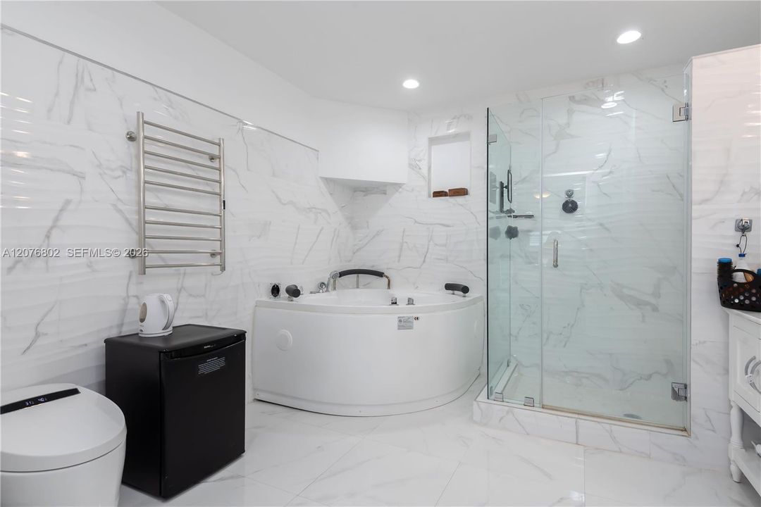 En Venta: $1,150,000 (4 camas, 3 baños, 2838 Pies cuadrados)