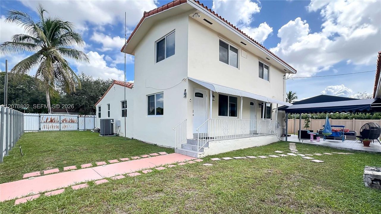 En Venta: $1,150,000 (4 camas, 3 baños, 2838 Pies cuadrados)