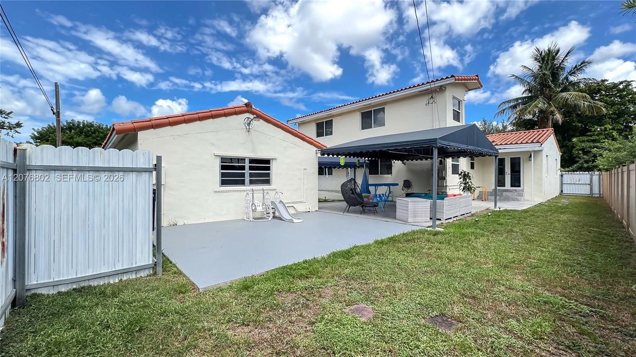 En Venta: $1,150,000 (4 camas, 3 baños, 2838 Pies cuadrados)