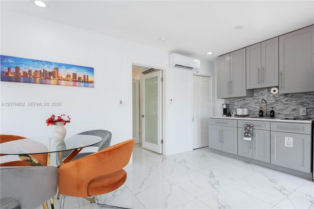 En Venta: $1,150,000 (4 camas, 3 baños, 2838 Pies cuadrados)