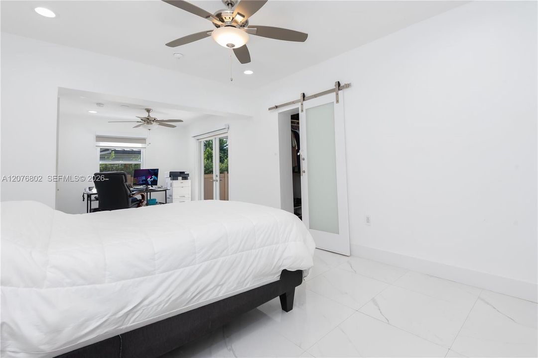 En Venta: $1,150,000 (4 camas, 3 baños, 2838 Pies cuadrados)