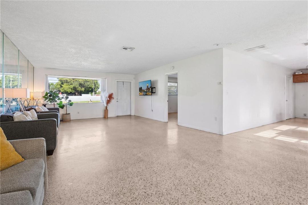 En Venta: $550,000 (3 camas, 2 baños, 1613 Pies cuadrados)