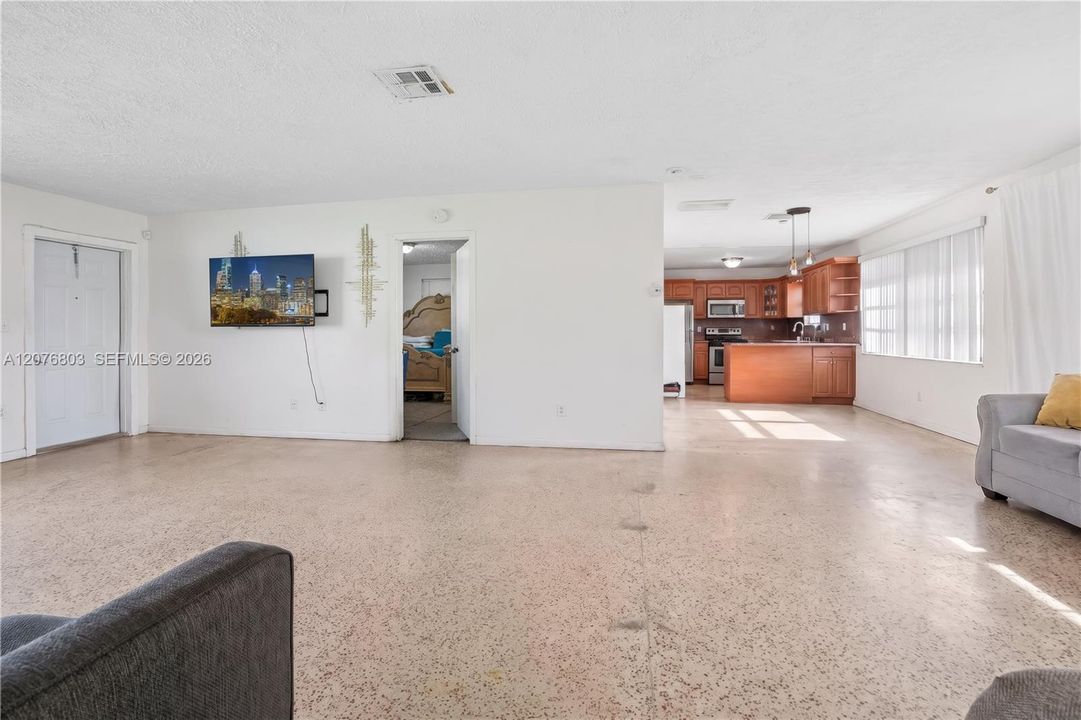 En Venta: $550,000 (3 camas, 2 baños, 1613 Pies cuadrados)
