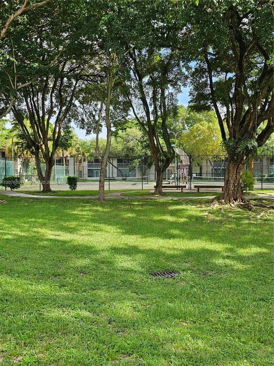 For Sale: $259,900 (1 beds, 1 baths, 862 Square Feet)