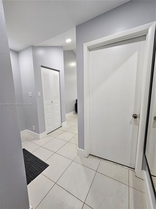 For Sale: $259,900 (1 beds, 1 baths, 862 Square Feet)