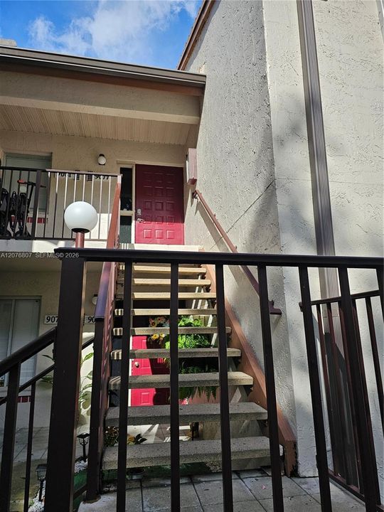 For Sale: $259,900 (1 beds, 1 baths, 862 Square Feet)
