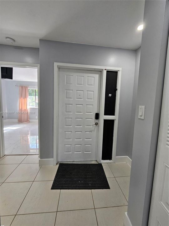 For Sale: $259,900 (1 beds, 1 baths, 862 Square Feet)