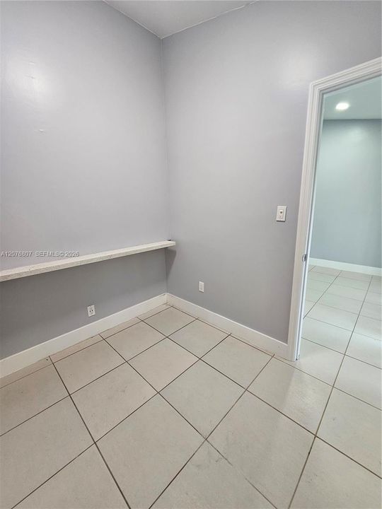 For Sale: $259,900 (1 beds, 1 baths, 862 Square Feet)
