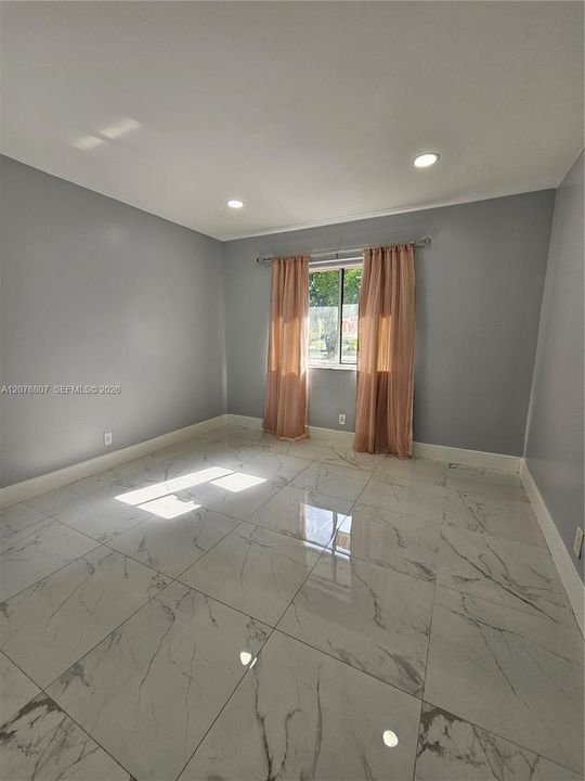 For Sale: $259,900 (1 beds, 1 baths, 862 Square Feet)