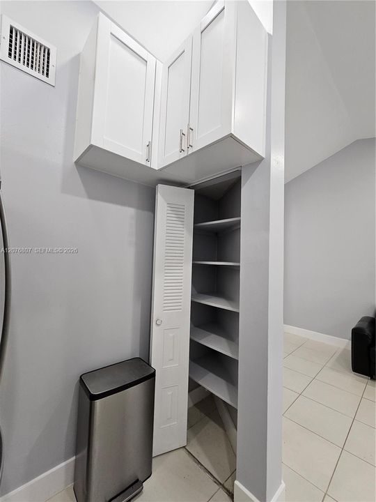 For Sale: $259,900 (1 beds, 1 baths, 862 Square Feet)