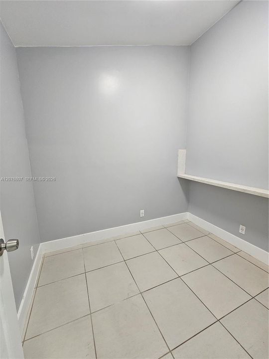 For Sale: $259,900 (1 beds, 1 baths, 862 Square Feet)