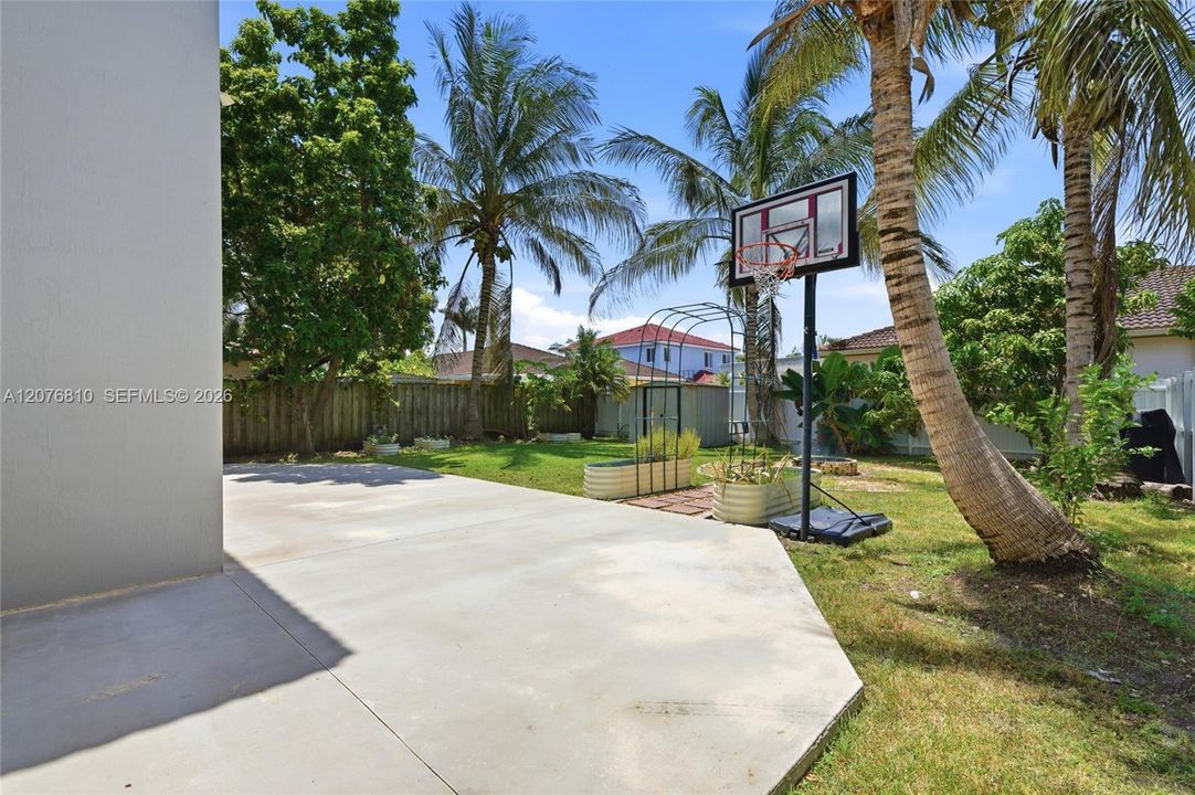For Sale: $649,900 (4 beds, 2 baths, 2440 Square Feet)