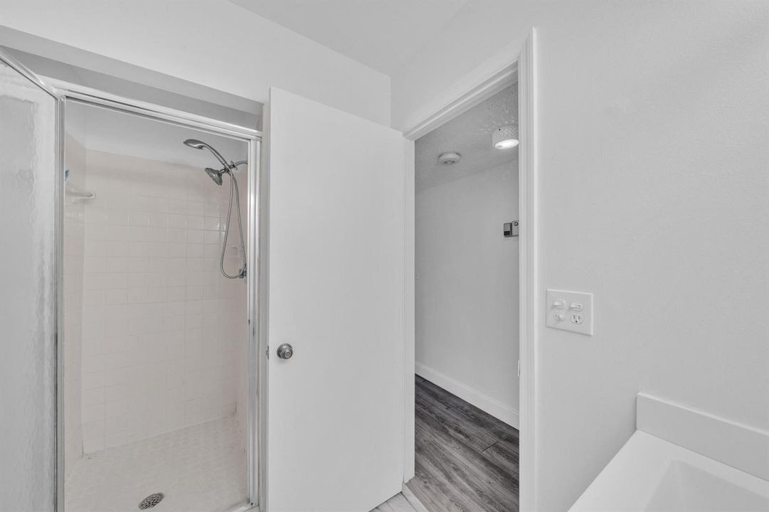 15 Guest Bathroom (2)