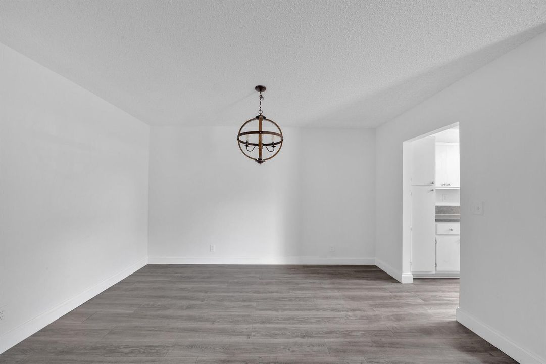 4 Dining Area