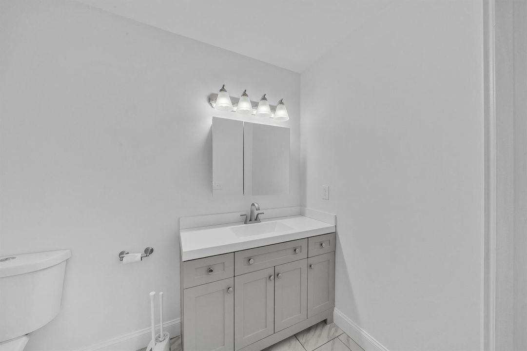 11 Primary Bathroom (2)