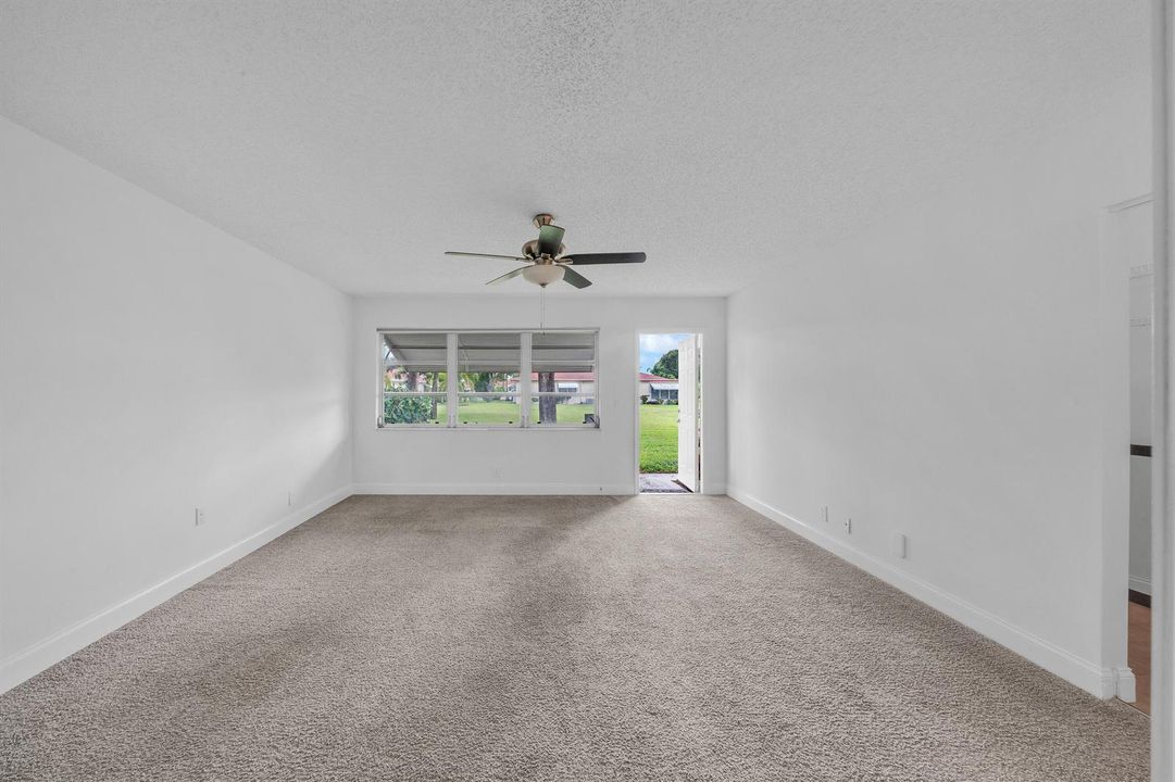 7 Primary Bedroom (1)