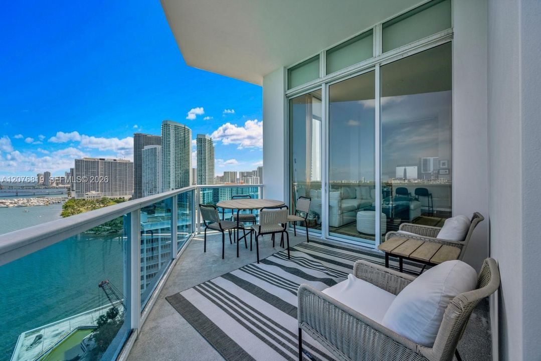 For Rent: $6,000 (2 beds, 2 baths, 1400 Square Feet)