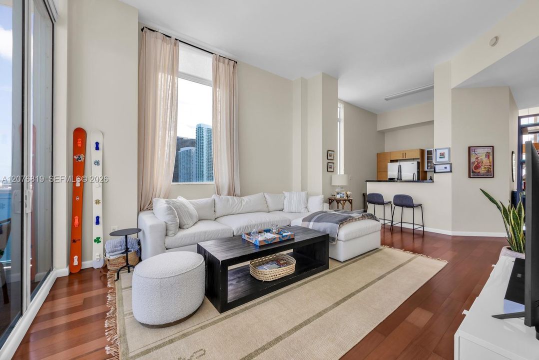 For Rent: $6,000 (2 beds, 2 baths, 1400 Square Feet)