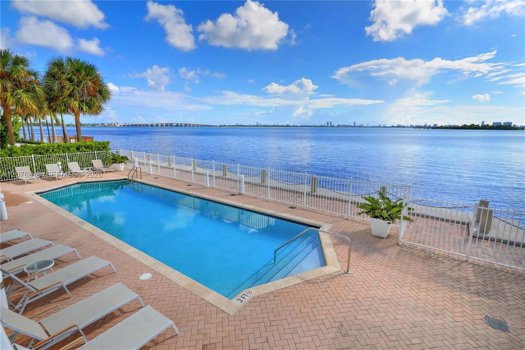 For Rent: $6,000 (2 beds, 2 baths, 1400 Square Feet)