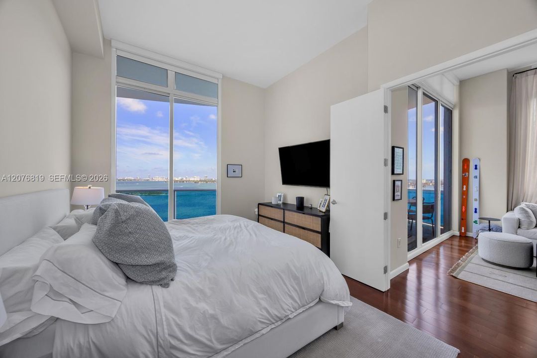 For Rent: $6,000 (2 beds, 2 baths, 1400 Square Feet)