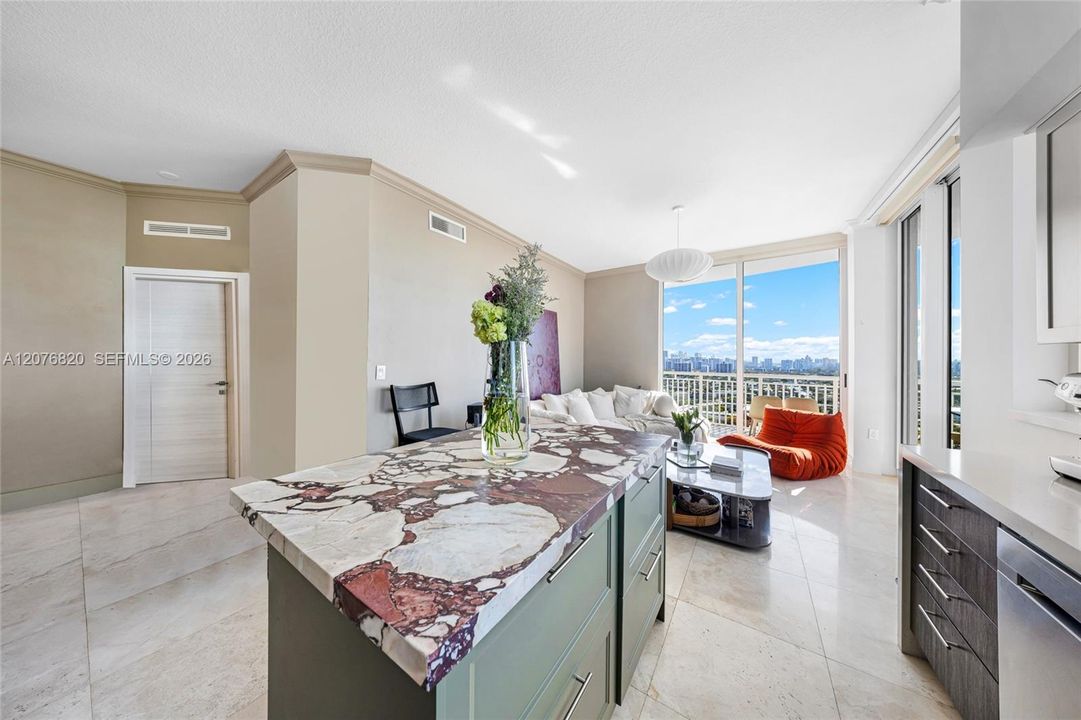 В аренду: $4,500 (2 спален, 2 ванн, 1354 Квадратных фут)
