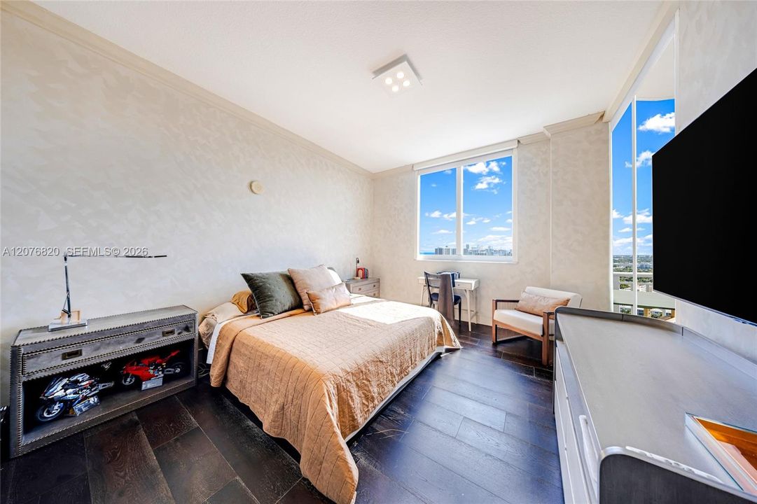 В аренду: $4,500 (2 спален, 2 ванн, 1354 Квадратных фут)
