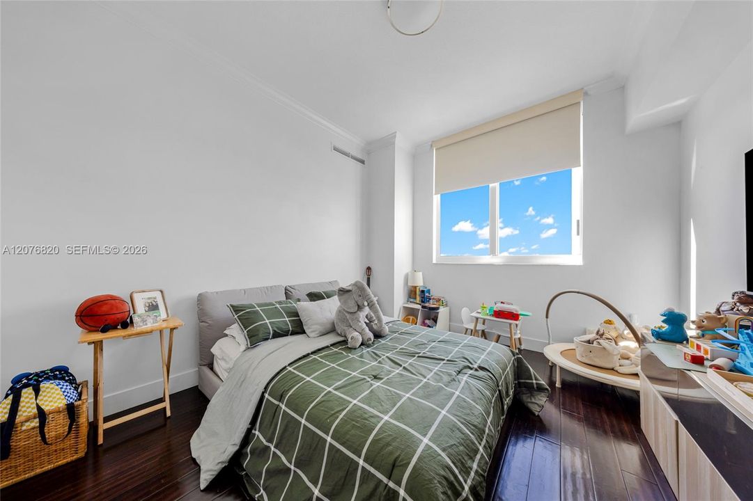 В аренду: $4,500 (2 спален, 2 ванн, 1354 Квадратных фут)