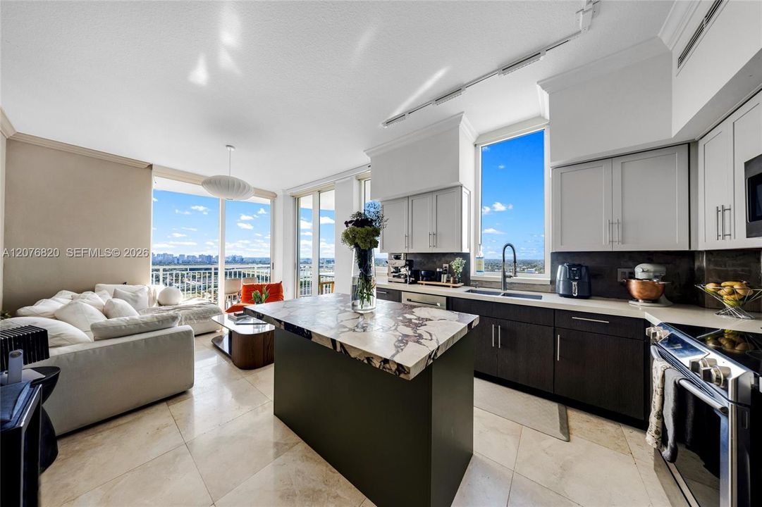 В аренду: $4,500 (2 спален, 2 ванн, 1354 Квадратных фут)