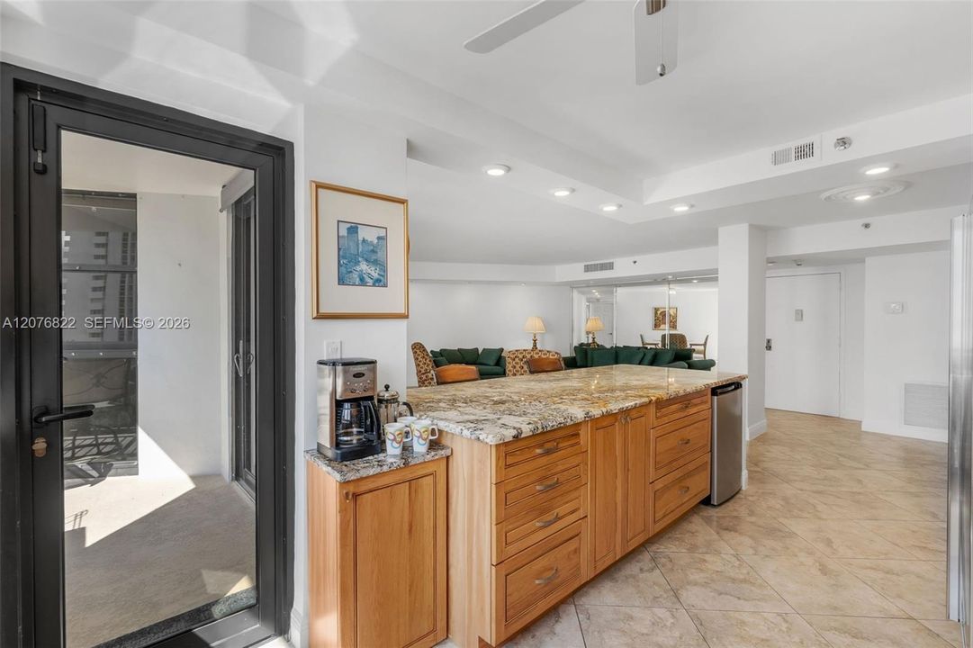 En Venta: $665,000 (2 camas, 2 baños, 1530 Pies cuadrados)