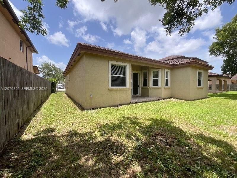En Renta: $3,375 (4 camas, 3 baños, 1895 Pies cuadrados)