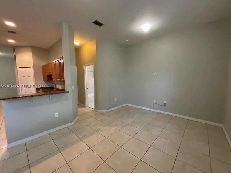 En Renta: $3,375 (4 camas, 3 baños, 1895 Pies cuadrados)