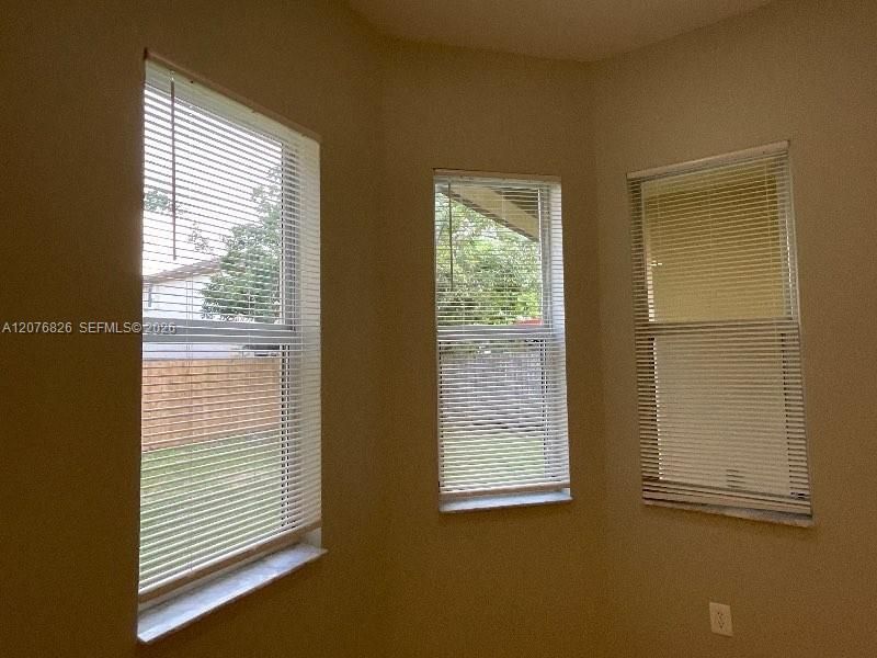 En Renta: $3,375 (4 camas, 3 baños, 1895 Pies cuadrados)