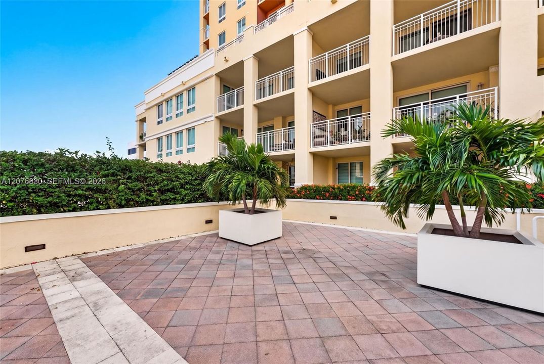 For Sale: $649,000 (2 beds, 2 baths, 1657 Square Feet)