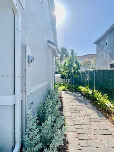 В аренду: $4,500 (4 спален, 3 ванн, 2297 Квадратных фут)