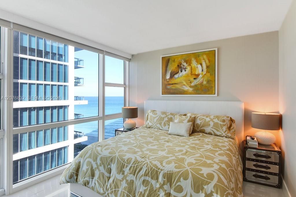 For Rent: $5,600 (1 beds, 1 baths, 920 Square Feet)