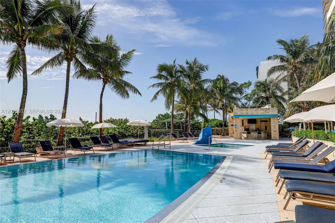 For Rent: $5,600 (1 beds, 1 baths, 920 Square Feet)