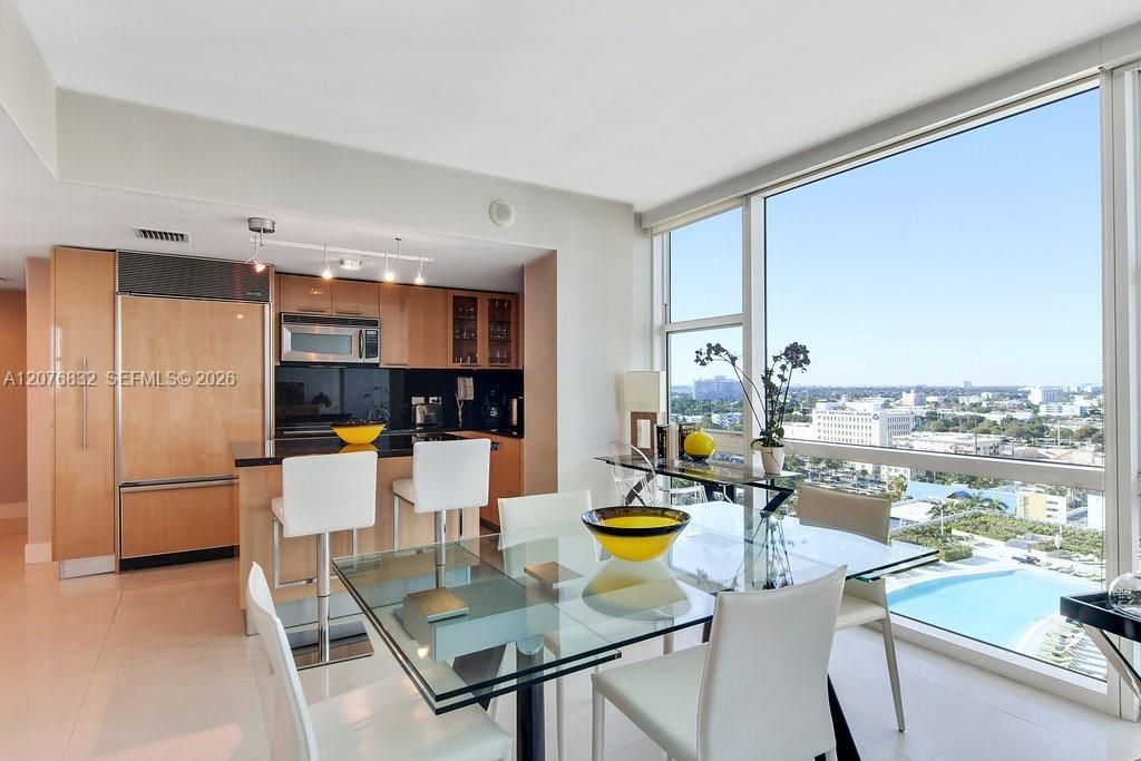 For Rent: $5,600 (1 beds, 1 baths, 920 Square Feet)