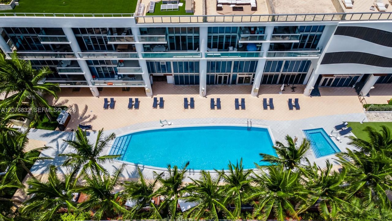 For Rent: $5,600 (1 beds, 1 baths, 920 Square Feet)