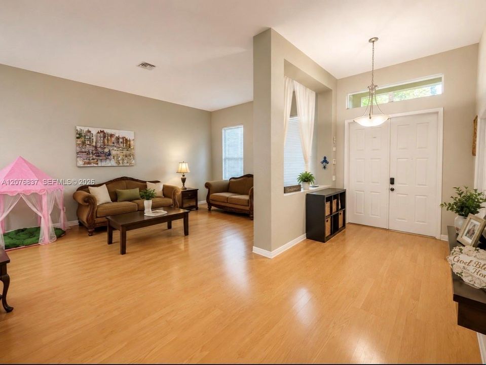 For Rent: $6,000 (4 beds, 2 baths, 2674 Square Feet)