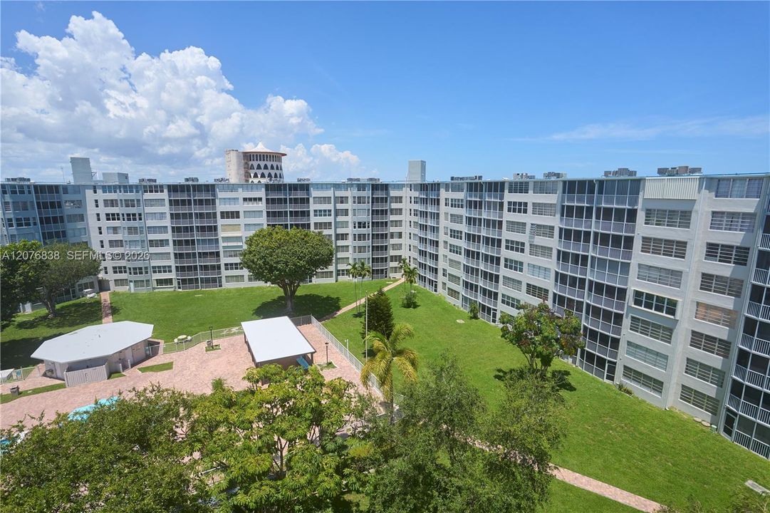 待售: $239,999 (2 贝兹, 2 浴室, 1633 平方英尺)