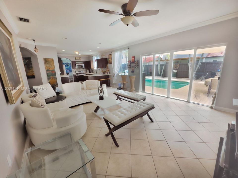 En Renta: $4,975 (5 camas, 3 baños, 3218 Pies cuadrados)