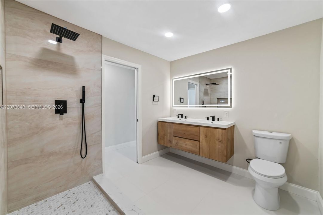 For Sale: $639,900 (5 beds, 3 baths, 1656 Square Feet)